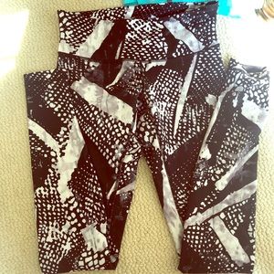Lululemon pattern tights